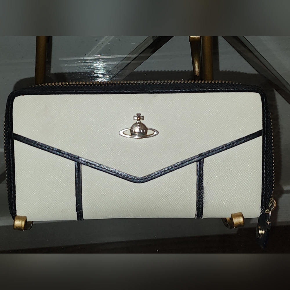 🤩🥰Vivienne Westwood Zippy Wallet